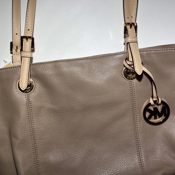 Michael Kors Tote***NWT*** - Picture 3 of 8